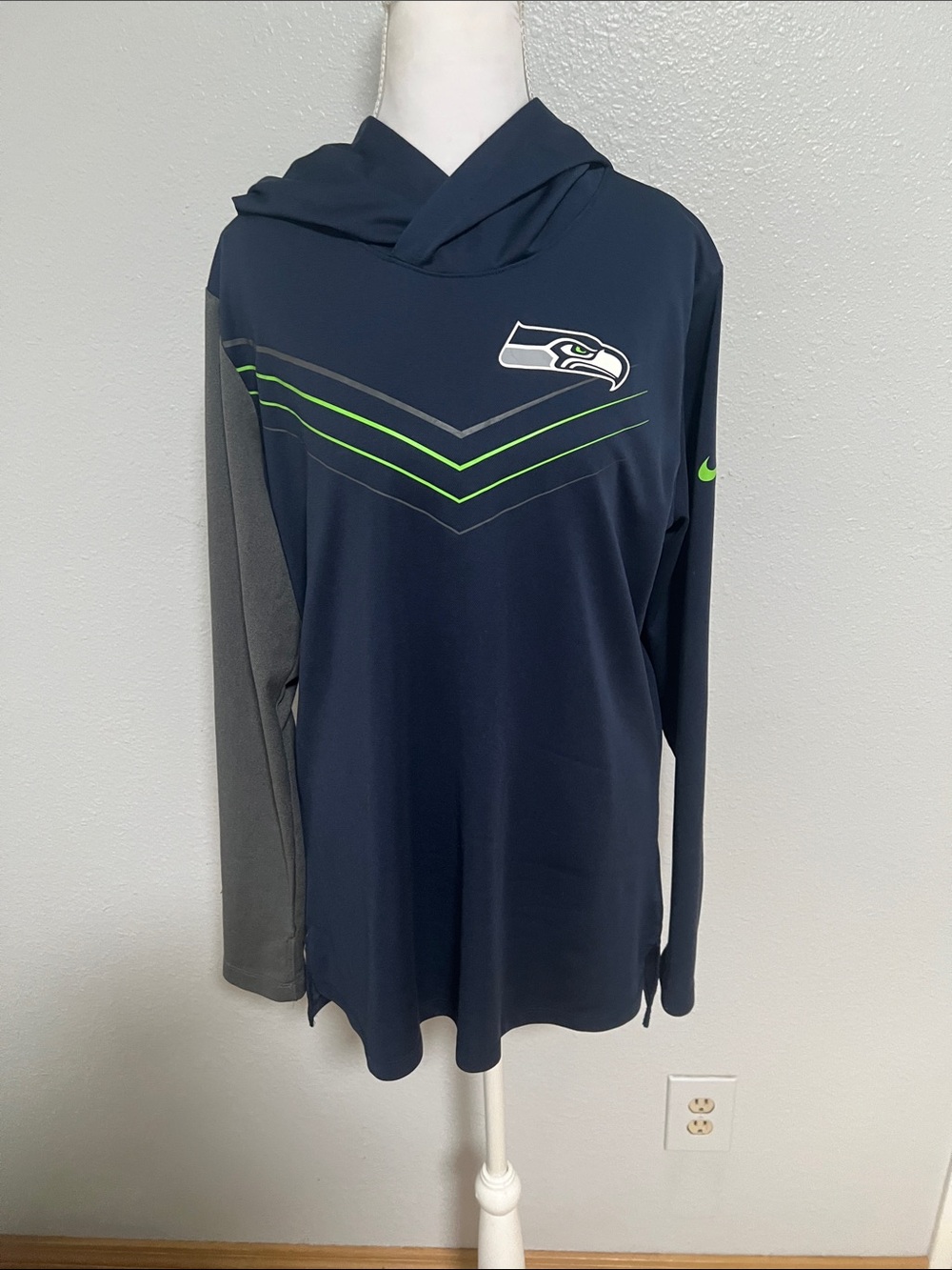 Nike Dri-FIT Seattle Seahawks Hoodie | Women's Large